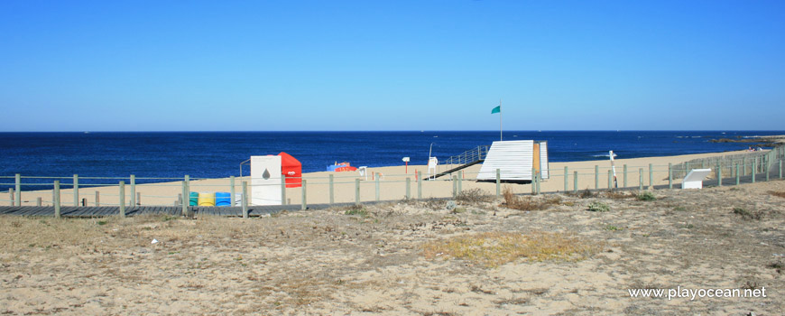 Storing at Praia do Funtão Beach