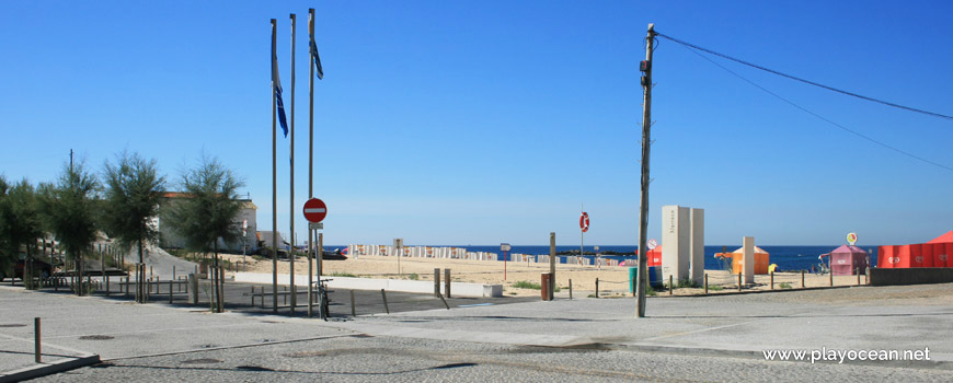 Entrance of Praia do Marreco Beach