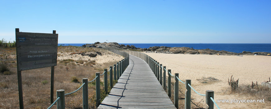 Passadiço na Praia da Memória