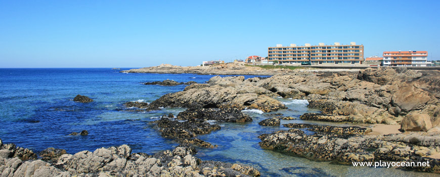 Rocks at Praia do Paraíso Beach