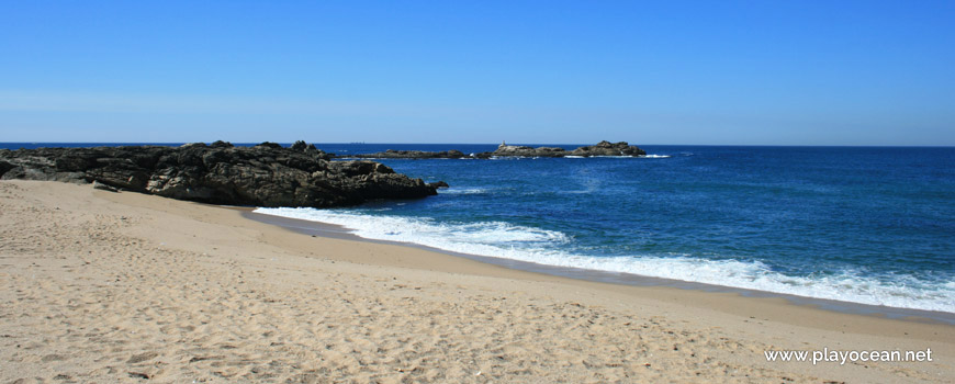 Rochas na Praia da Quebrada