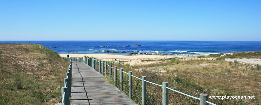 Access to Praia das Salinas Beach