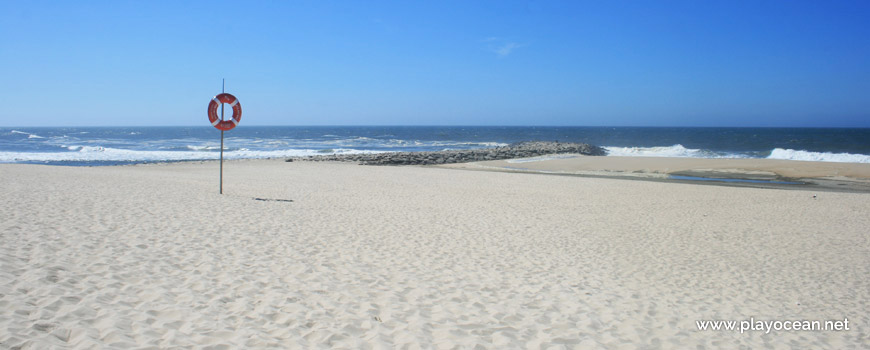 Lifeguarded area of Praia do Poço da Cruz Beach