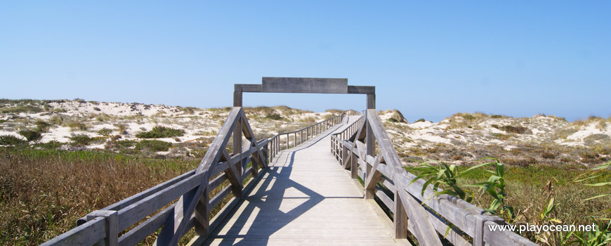 Access to Praia dEl Rei Beach
