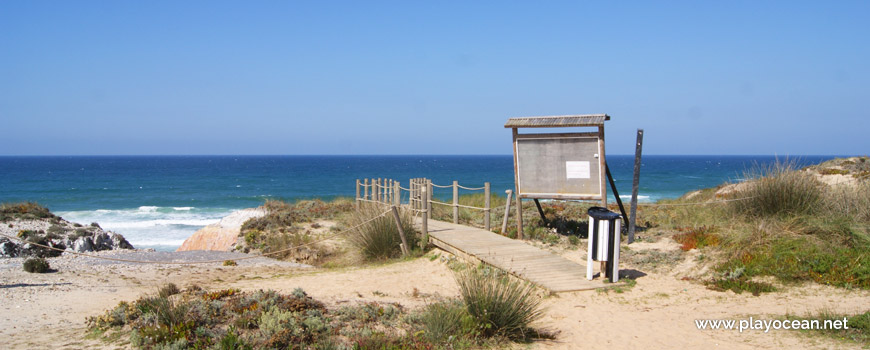 Access to Praia do Pico da Antena Beach