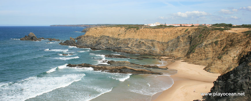 North at Praia dos Alteirinhos Beach