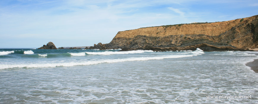 North cliff at Praia dos Alteirinhos Beach