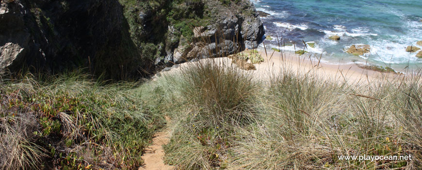 Access to Praia da Angra da Cerva Beach