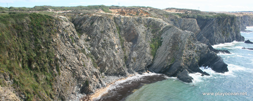 South at Praia da Baía da Arquinha Beach