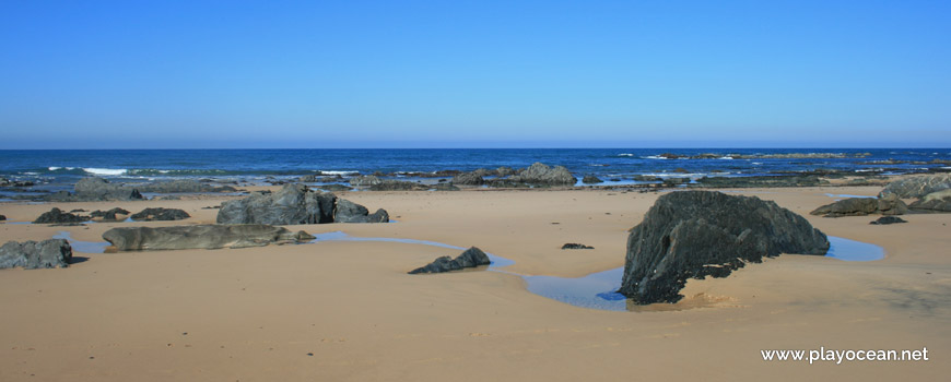 Rochas na Praia do Brejo Largo