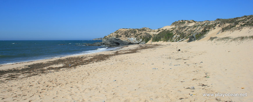 North at Praia do Carreiro das Fazendas Beach