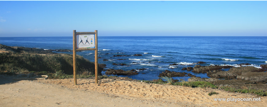 Entrance, Praia dos Carriços Beach