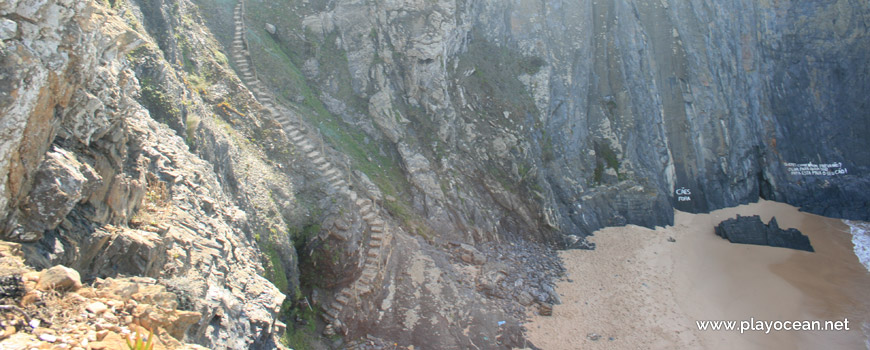 Access to Praia do Cavaleiro Beach