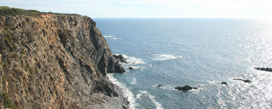 Cliff at Praia do Creleizão Beach