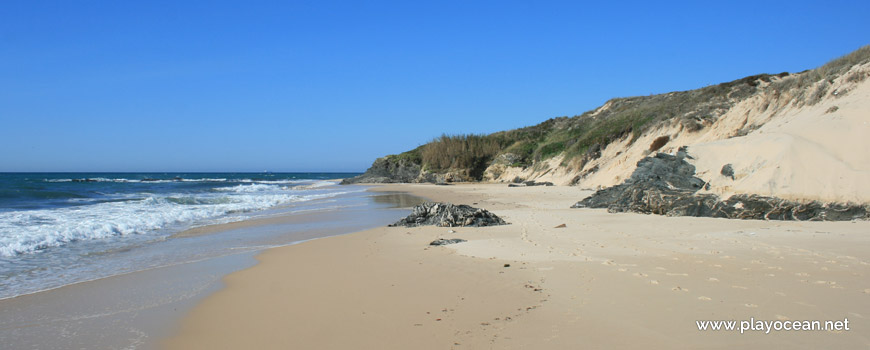 West at Praia do Malhão (Center) Beach