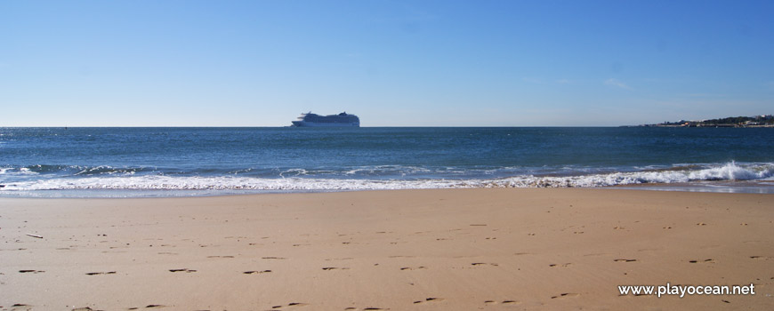 Cruise at Praia de Caxias Beach