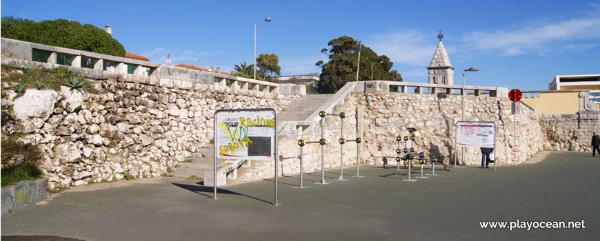 Access to Praia de Paço de Arcos Beach