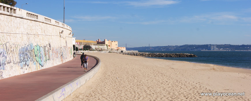 East at Praia de Santo Amaro de Oeiras Beach