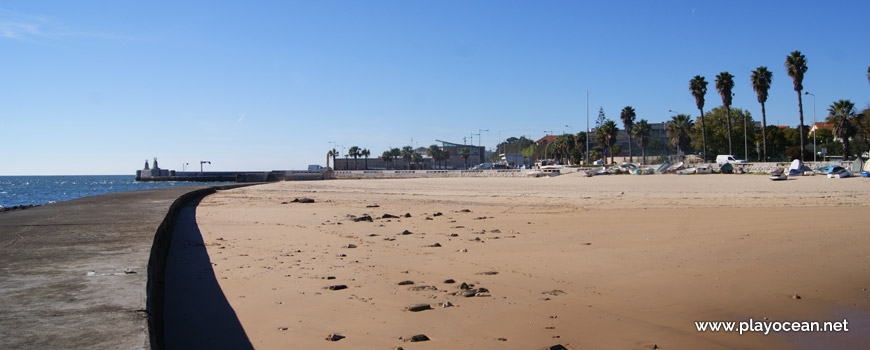 West of Praia Velha Beach