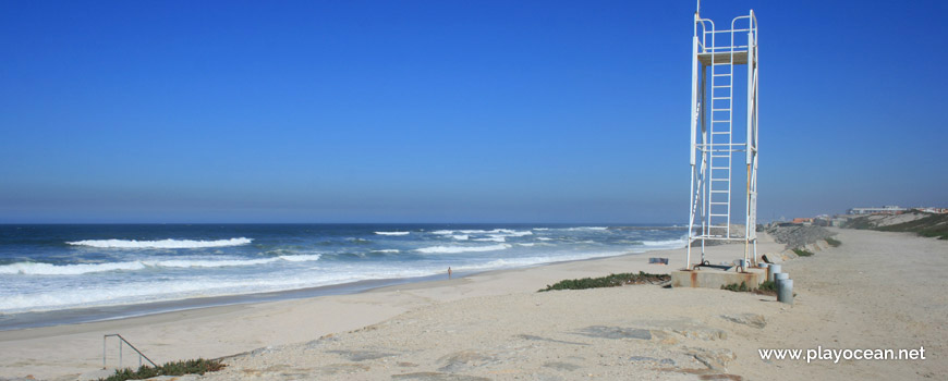 Torre do nadador-salvador na Praia de Esmoriz (Sul)