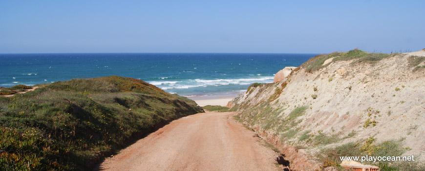 Path to Praia da Almagreira Beach