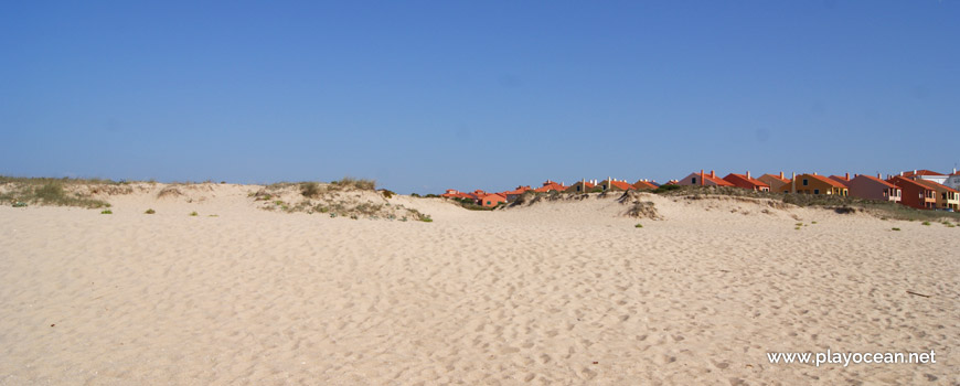 Housing at Praia da Consolação (North) Beach