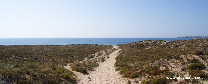 Access to Praia do Medão Grande Beach