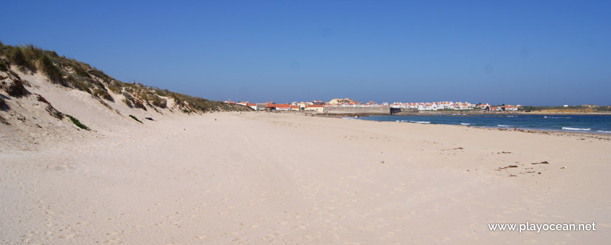 West at Praia de Peniche de Cima Beach