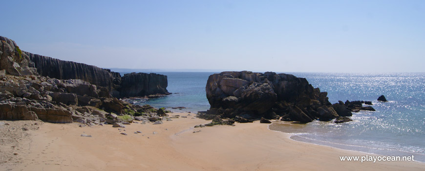 Rochedo na Praia do Portinho da Areia Sul