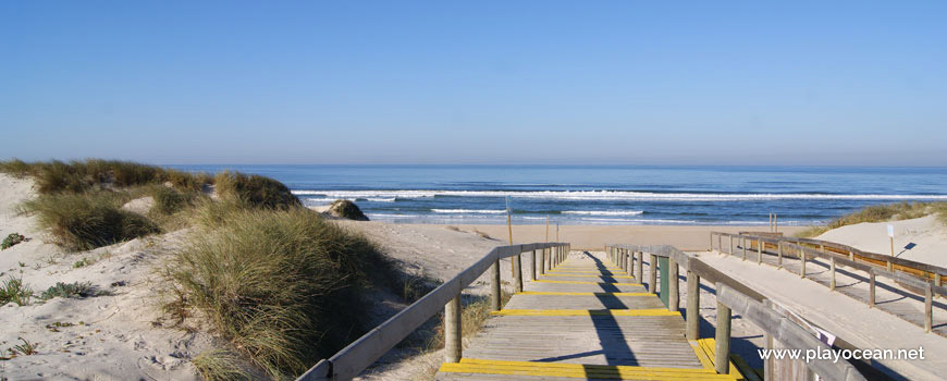 Access to Praia do Osso da Baleia Beach