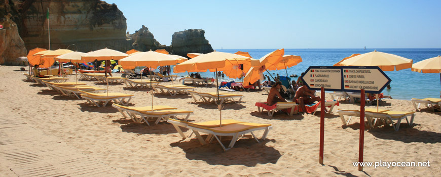 Sunbeds rental at Praia dos Careanos Beach