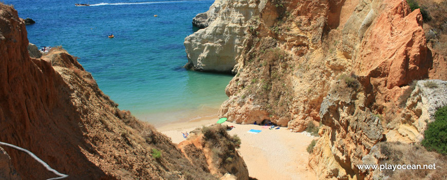 Praia de João de Arens, na base da falésia 