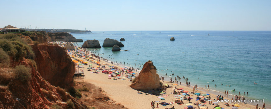 Ilhéus na Praia dos Três Castelos