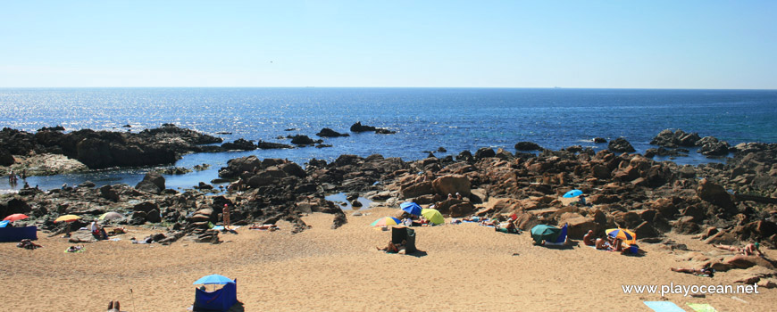 Rochas na Praia do Castelo do Queijo