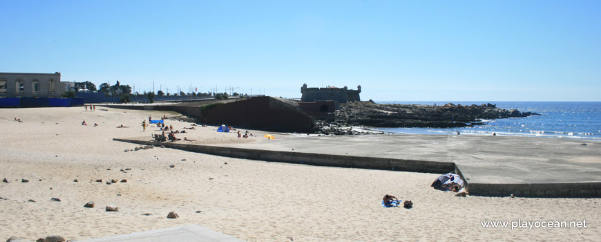 Praia Internacional Beach and Queijo Castle