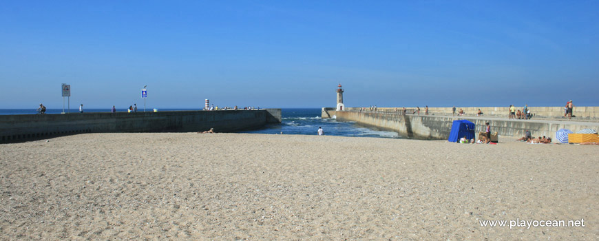 Sand of Praia das Pastoras Beach