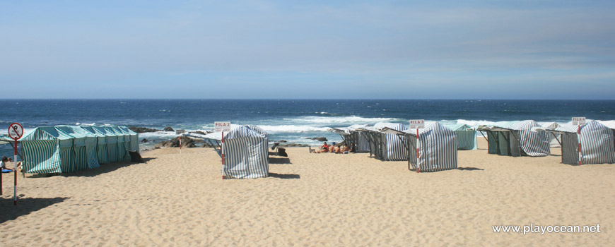 Barracas na Praia Azul