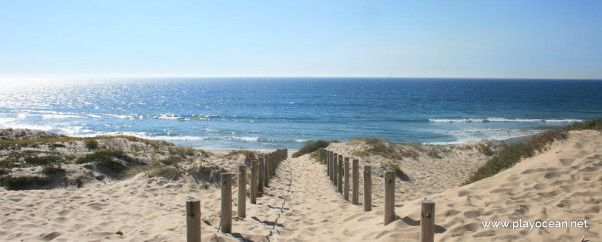 Access to Praia da Barranha Beach