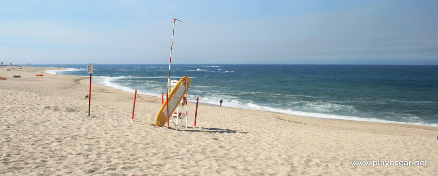 Lifeguard station, Praia do Esteiro Beach