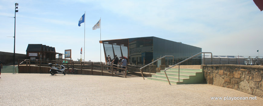 Entrance to Praia do Leixão Beach