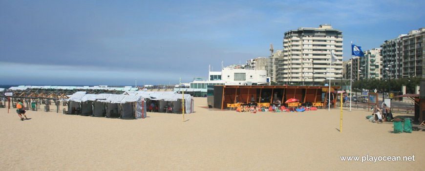 Barracas na Praia do Leixão