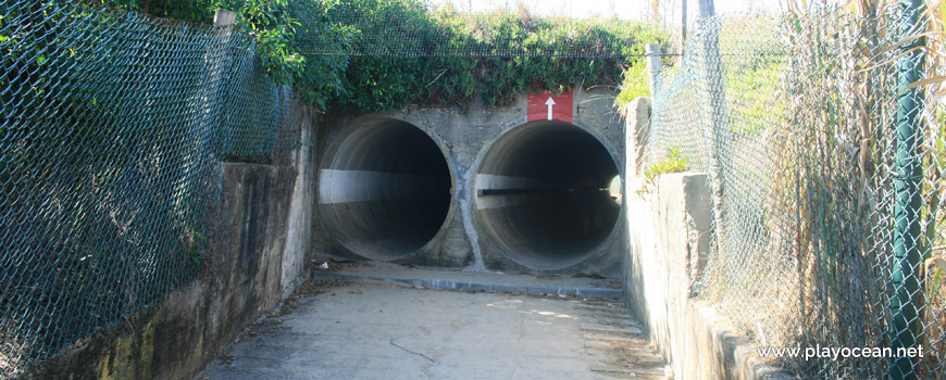 Access to Praia do Parque de Campismo Beach