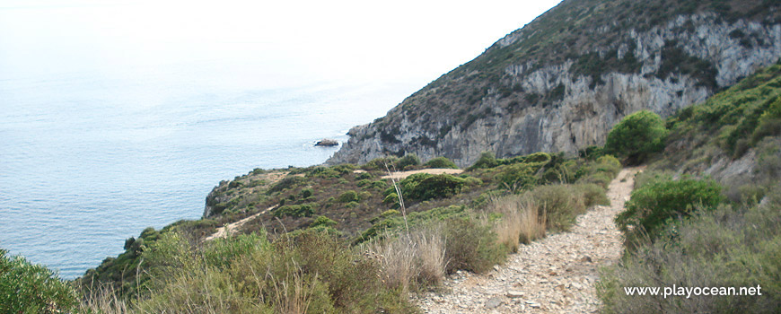 Praia da Baleeira Beach trail