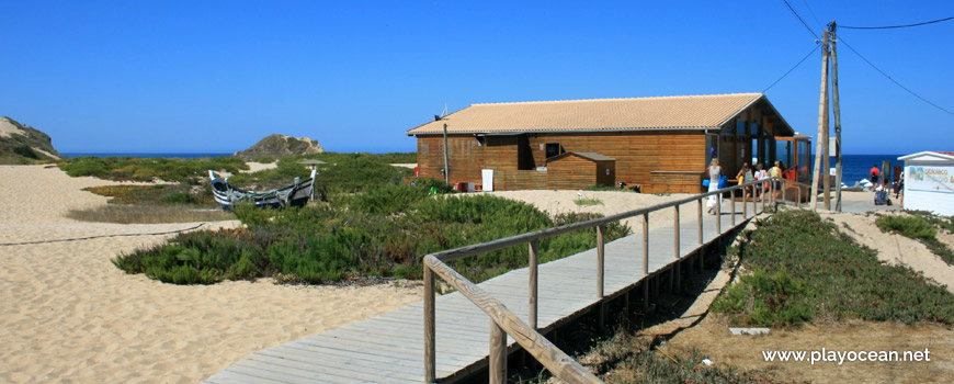 Access walkway to Praia do Moinho de Baixo Beach