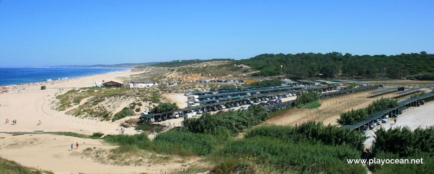 Car parking at Praia do Moinho de Baixo Beach 