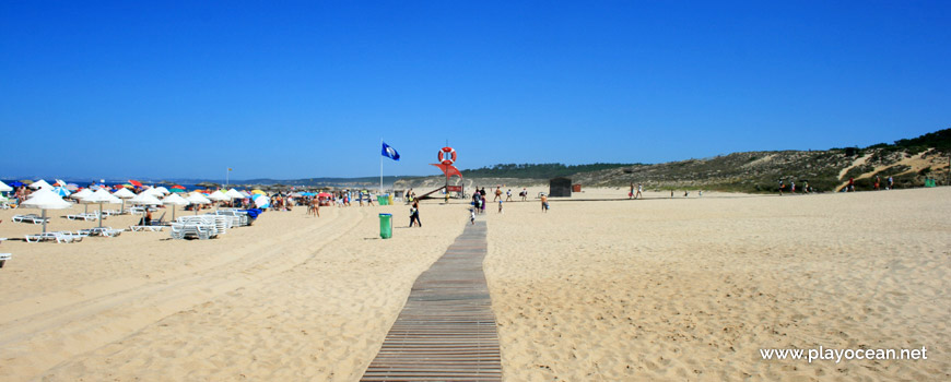 Access walkway to Praia do Moinho de Baixo Beach