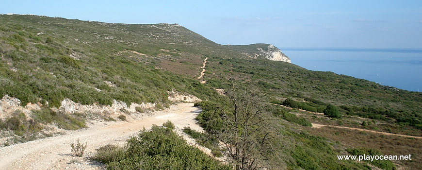 Trilho para a Praia da Mijona