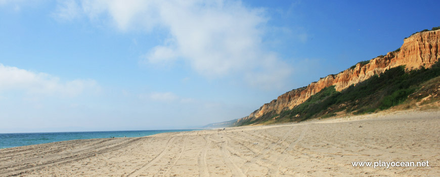 North sand of Praia dos Olhos de Água Beach