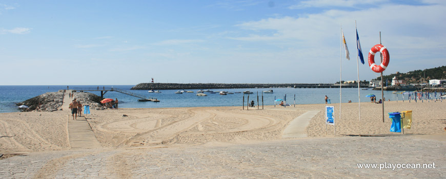 Banners of Praia do Ouro Beach