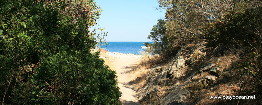 Praia de Alpertuche, entrada